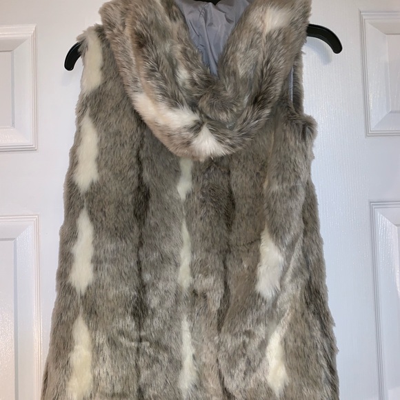 Aeropostale Jackets & Blazers - Aeropostale faux fur vest